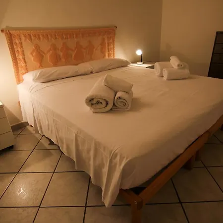 I Host 2 - Piazza Civica 5 Apartmán *